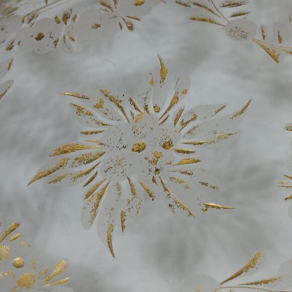 Vintage Etched Glass Platter Gold Wreaths and Bows 8.25" diameter 1.5" tall - Picture 5 of 8